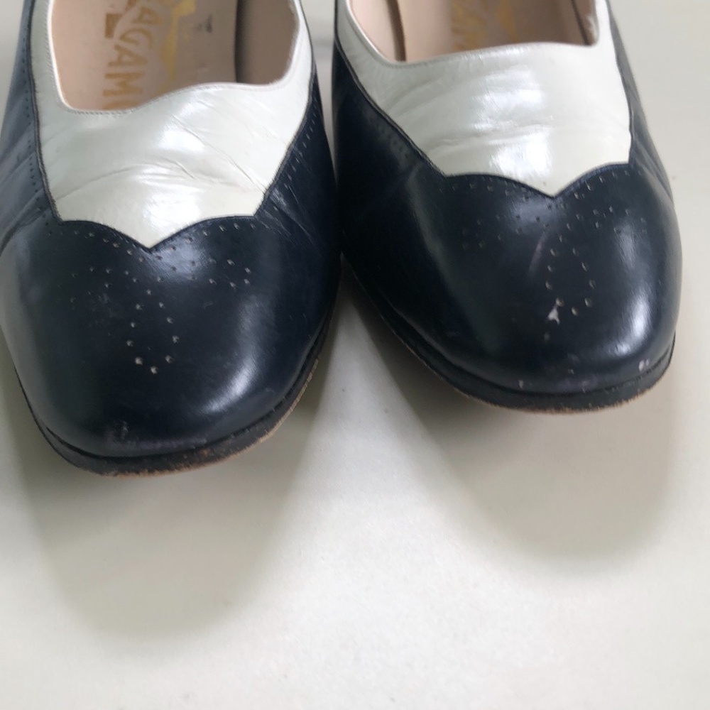 Ferragamo Navy Wingtip Heels Size 7.5 - Picture 7 of 15